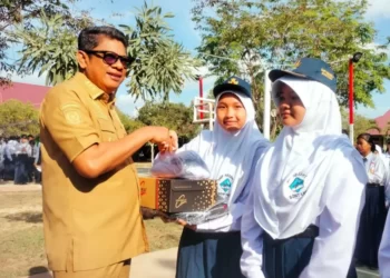 Seluruh Siswa di Bontang Dapat Seragam Batik, Janji Berdayakan Penjahit Lokal