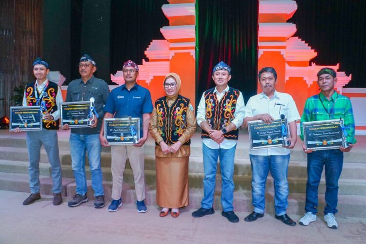 Pupuk Kaltim raih sejumlah penghargaan dari Kantor Pengawasan dan Pelayanan Bea Cukai (KPPBC) TMP C Bontang, atas kontribusi aktif perusahaan terhadap pengembangan impor dan ekspor di kawasan industri