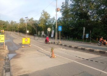 Jalan Cipto Mangunkusumo yang Ambles Tak Ada Saluran Pembuangan Air