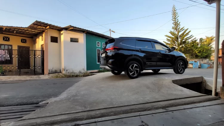 Struktur gorong-gorong di Jalan Meranti, Kelurahan Satimpo, Bontang, dikeluhkan warga.&nbsp;ADIEL KUNDHARA/KP