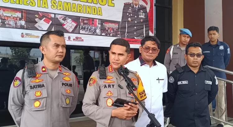 Konferensi pers terkait penemuan mayat di Apotek Kimia Farma Samarinda