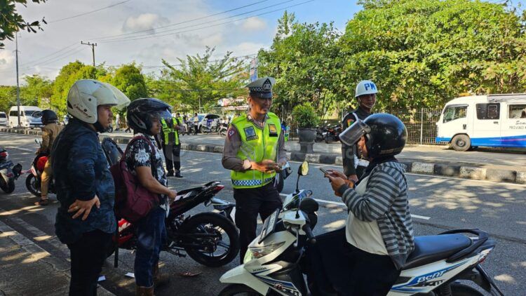 Pengendara terjaring razia di Jalan Cipto Mangunkusumo