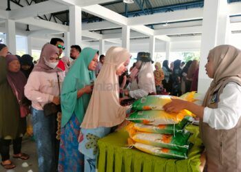 Ratusan Warga Serbu PPI Tanjung Limau, Sayangkan Pembelian Beras Dibatasi