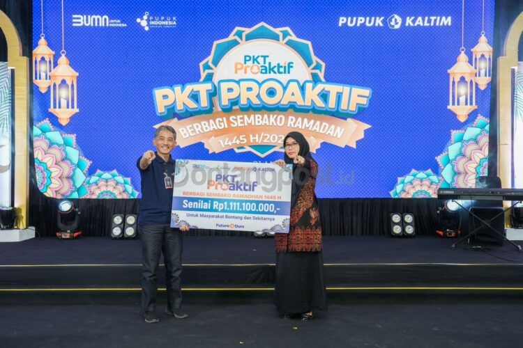 PKT Proaktif berbagi sembako kepada warga Bontang