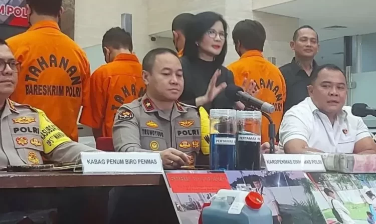 Direktorat Tindak Pidana Tertentu (Dittipidter) Bareskrim Polri mengungkap kasus penipuan penjualan BBM di SPBU (ANTARA/Laily Rahmawaty)