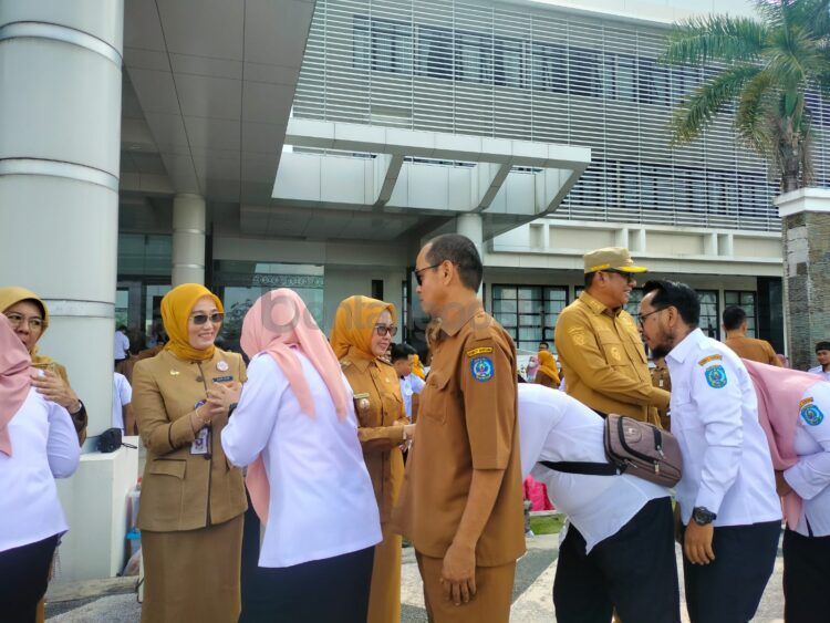 Wali Kota Bontang Basri Rase dan Wakil Wali Kota Bontang Najirah menhadiri halal bihalal bersama seluruh pegawai Pemkot Bontang (Jelita/bontangpost.id)