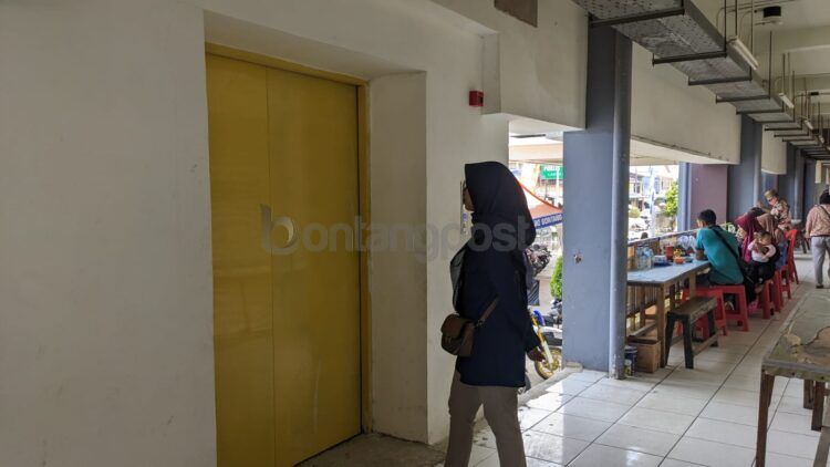 Lift di Pasar Tamrin sudah bisa beroperasi namun belum dilengkapi CCTv (Nasrullah/bontamgpost.id)