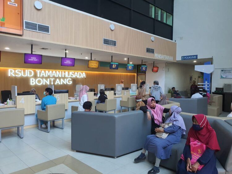 Ruang Layanan informasi bagi pasien dan pengunjung di lobi RSUD Bontang.