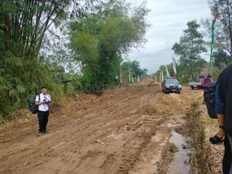 Kondisi akses jalan di Kampung Timur yang akan mendapat perbaikan (Jelita/bontangpost.id)