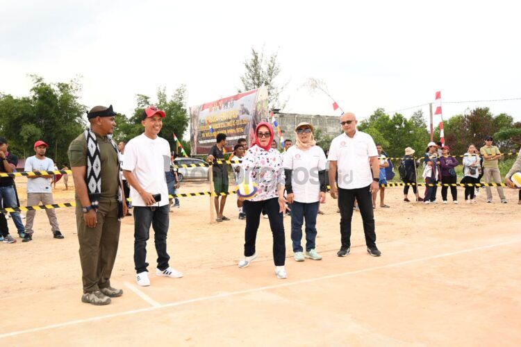 Wawali Najirah membuka turnamen Bola Voli IKBNTT CUP 2 (ist)