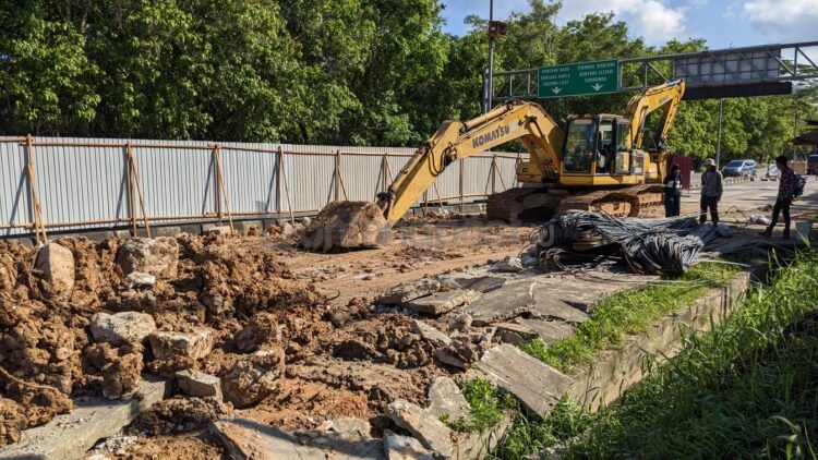 Proyek pengerjaan Jalan Cipto Mangunkusumo kembali dilanjutkan melalui sistem E-katalog (Nasrullah/bontangpost.id)