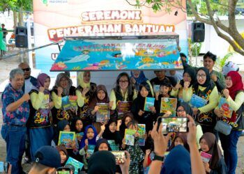 Dukung Kemajuan Pendidikan Maratua, Pupuk Kaltim Salurkan Bantuan Perpustakaan Keliling hingga Ratusan Paket Alat Tulis