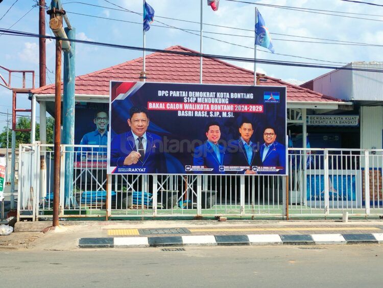 Baliho Basri menggunakan jas Demokrat disebut sebagai bentuk dukungan partai terhadap dirinya