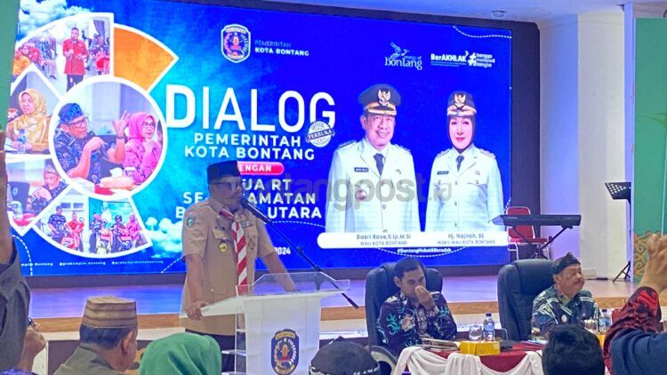 Basri Rase saat memimpin dialog bersama Ketua RT se-Kecamatan Bontang Utara (Intan/bontangpost.id)