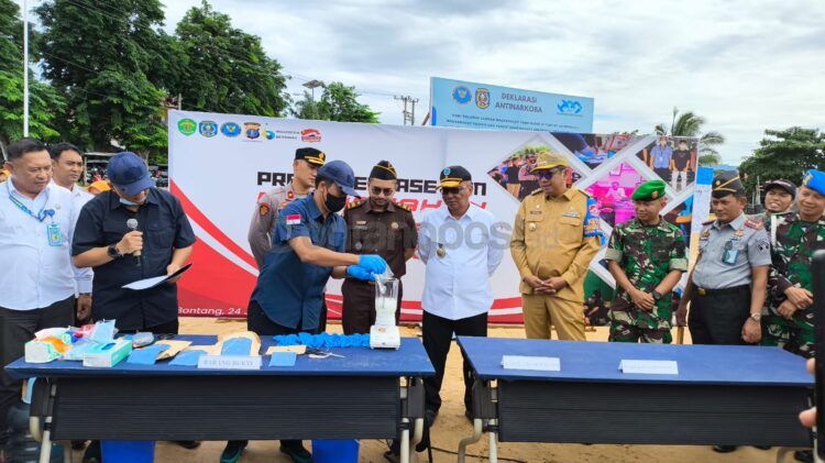 Barang bukti narkoba dimusnahkan dengam cara diblender (Nasrullah/bontangpost.id)