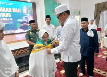 Lepas 152 Calon Jemaah Haji, Wali Kota Basri Ingatkan Jaga Kesehatan