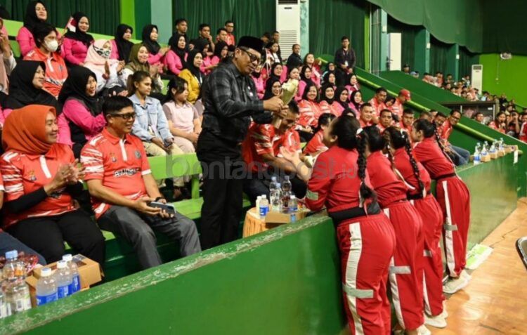 Wali Kota Basri Rase menghadiri Kejuaraan Bulutangkis Kapolres 2024 di Hall Town Center Badak LNG (ist)