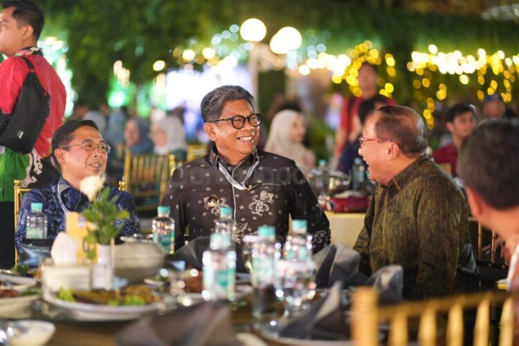Wali Kota Bontang Basri Rase, menghadiri Gala Dinner peringatan Hari Ulang Tahun (HUT) Asosiasi Pemerintah Kota Seluruh Indonesia (Apeksi) ke-24 yang digelar di halaman Balai Kota Balikpapan