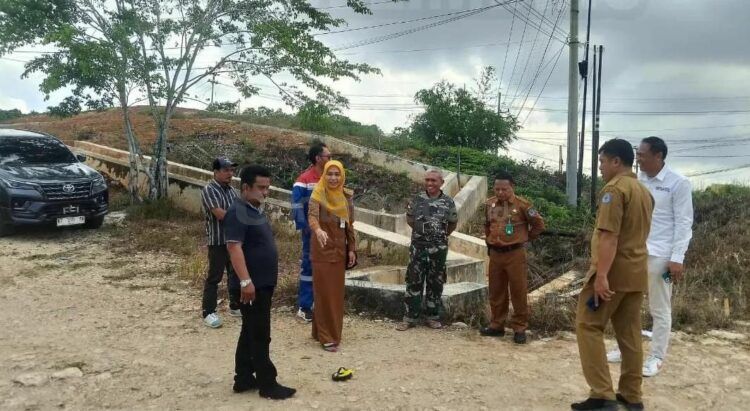 Pemkot saat meninjau bakal lokasi pembangunan tugu selamat datang di Jalan Arif Rahman Hakim