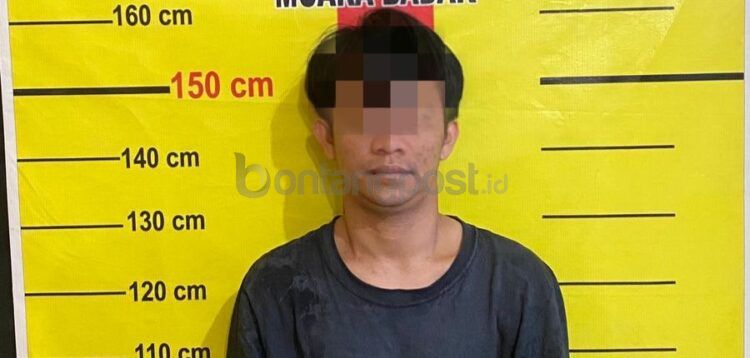 Tersangka ditahan di Mapolsek Muara Badak