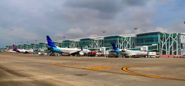 Harga tiket pesawat turun saat momen libur Nataru