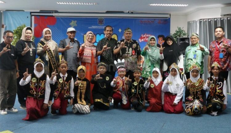 Asisten Administrasi Umum Pemkot Bontang Akhmad Suharto menghadiri lomba bercerita untuk pelajar SD di Bontang (ist)