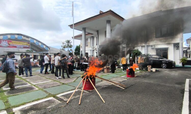 Barang bukit narkoba hingga miras dimusnahkan (Nasrullah/bontangpost.id)