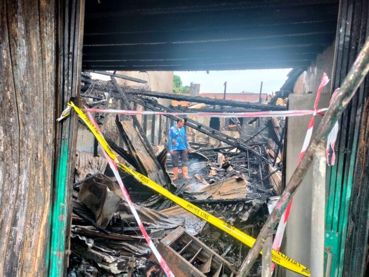 Kondisi salah satu bangunan yang terbakar di Loktuan (Jelita/bontangpost.id)