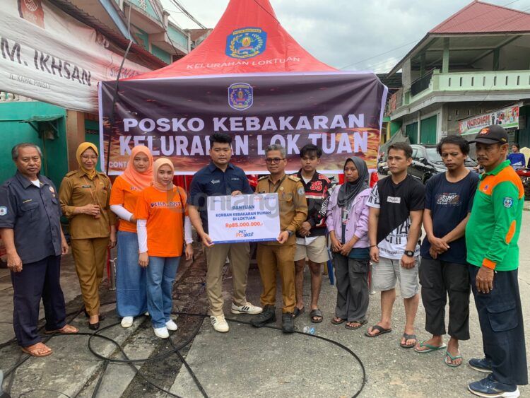 PT Pupuk Kalimantan Timur (Pupuk Kaltim) melalui program PKT Proaktif, salurkan bantuan sosial bagi korban kebakaran di RT 41 Kelurahan Loktuan Bontang Utara senilai Rp85 juta