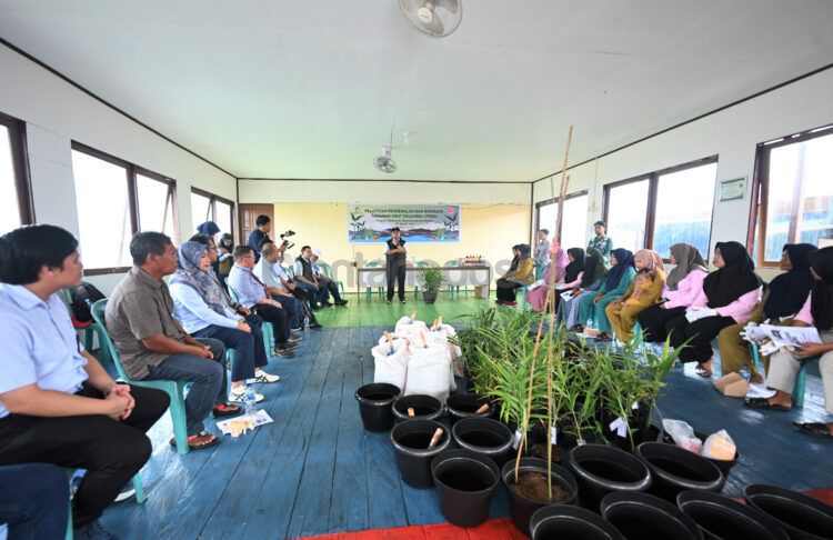 Tim Proper Kehati menggelar pelatihan pengenalan dan budidaya Tanaman Obat Keluarga (TOGA) di Tihi-Tihi