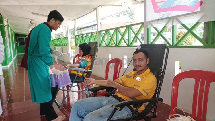 Karyawan PAMA INDO mengikuti aksi donor darah. (Ist)