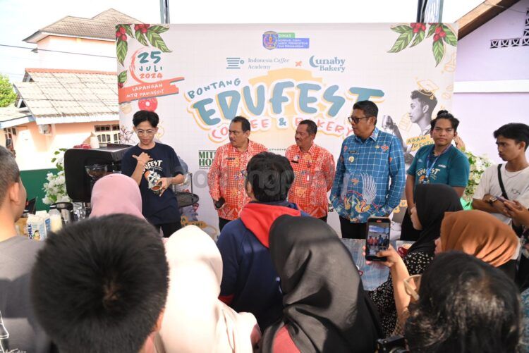 Wali Kota Bontang Basri Rase kunjungi Bontang Edufest