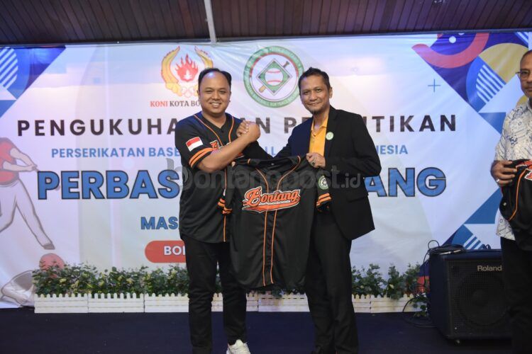 Pengurus Perserikatan Baseball Softball Amatir Seluruh Indonesia (Perbasasi) Kota Bontang, kini di nahkodai Anggono Wijaya (kiri)
