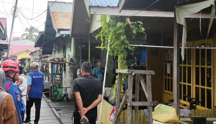 Rumah nyaris terbakar karena korsleting kabel listrik