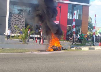 Motor Terbakar di Traffic Light Imam Bonjol, Asap Mengepul Bikin Warga Panik