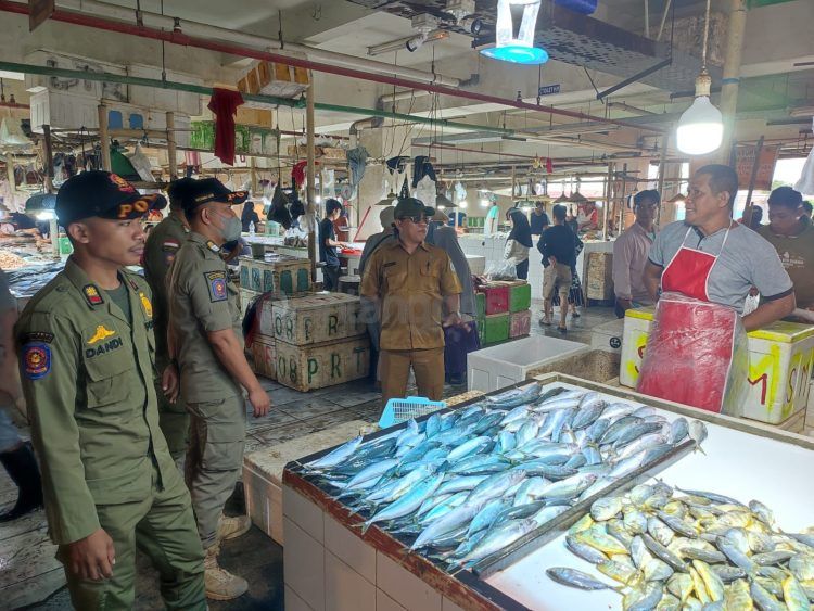 Satpol PP beserta UPT Pasar patroli di pasar Tamrin