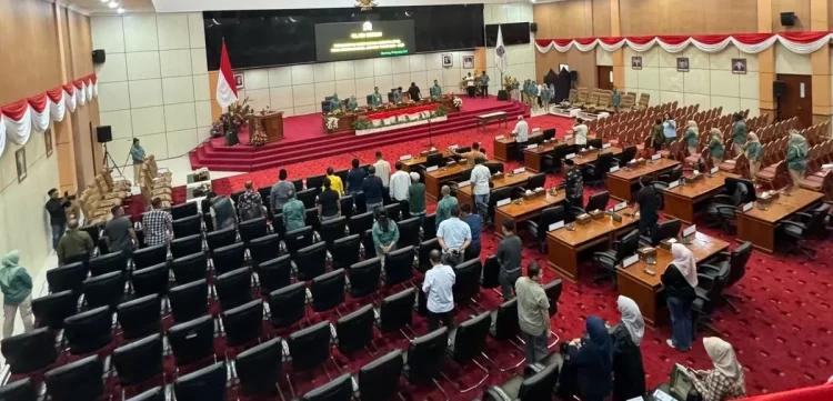 Momen gladi pelantikan DPRD Bontang, Selasa (13/8/2024). (FOTO: ADIEL KUNDHARA/KP)