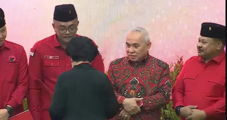 Isran Noor resmi didukung PDIP di Pilgub Kaltim. Hadirnya dukungan ini melengkapi syarat minimal keterwakilan untuk bisa mendaftar ke KPU nanti. (FOTO: IST)