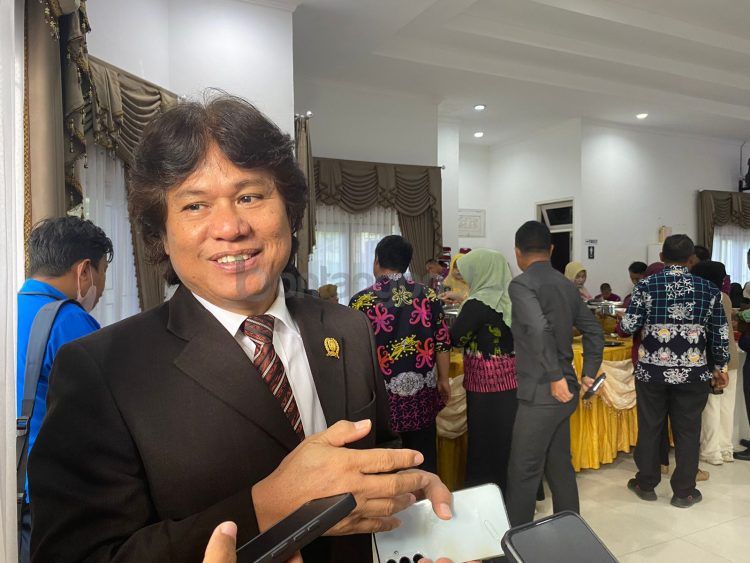 Anggota Komisi II  DPRD Bontang Nursalam.