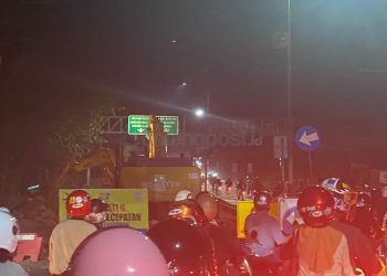 Macet Panjang Akibat Pembongkaran Jalan Cipto Mangunkusumo