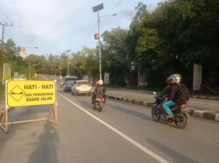Target pendapatan daerah melalui pajak penerangan jalan pada tahun ini mengalami penurunan dibandingkan pematokan di APBD murni. (FOTO: ADIEL KUNDHARA/KP)