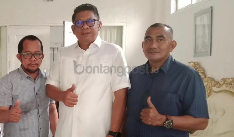 Ketua DPC Hanura Bontang Arif menyambangi Basri Rase pada akhir pekan lalu terkait arah dukungan di Pilkada Bontang. (FOTO: IST)