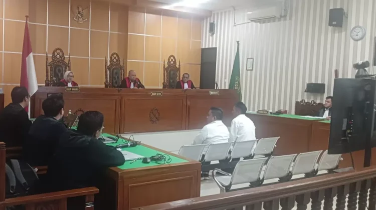 Rachmat Fajar dan Riado Sinaga, dua pejabat BBPJN Kaltim dinyatakan bersalah dan terlibat korupsi pengadaan proyek di BBPJN Kaltim. (BAYU/KALTIM POST)