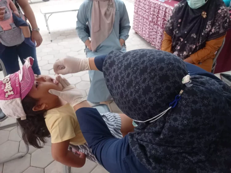 Dinas Kesehatan telah menyusun formula yakni pelaksanaan vaksinasi door to door bagi anak usia 0 sampai 7 tahun yang belum mendapatkan imunisasi polio. (FOTO: ADIEL KUNDHARA/KP)