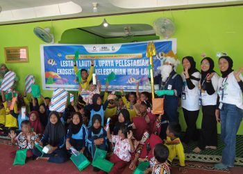 Badak LNG Ajak Siswa SD di Kampung Tihi-Tihi Lestarikan Laut