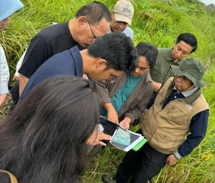 Perwakilan dari Bulog pusat mengunjungi lokasi rencana pembangunan gudang di Bontang Lestari.