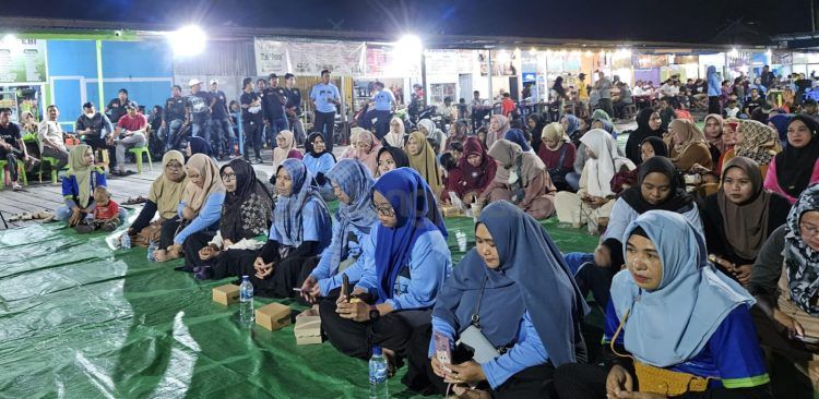 Warga Loktuan menghadiri kampanye yang dilakukan oleh calon wali kota Bontang Basri Rase (ist)