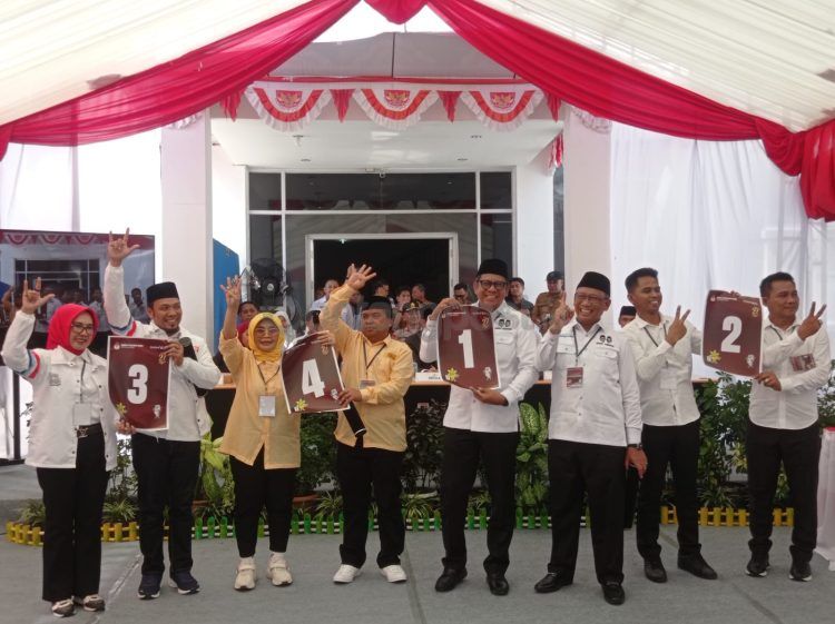 Empat paslon pilkada Bontang 2024 usai mengambil nomor urut (Jelita/bontangpost.id)