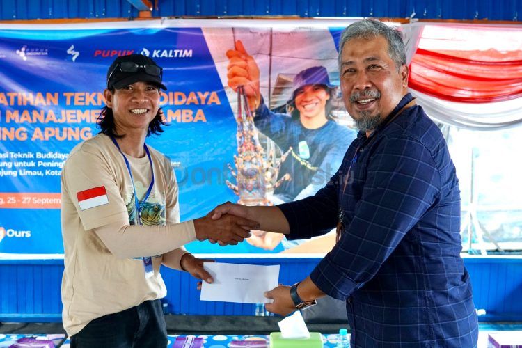 Pupuk Kaltim bekali teknik budidaya dan manajemen Keramba Jaring Apung (KJA), bagi 30 nelayan binaan hingga pelajar SMK di Kota Bontang