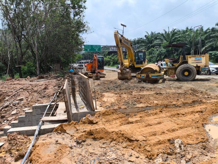 Pengerjaan pemasangan box culvert di Jalan Cipto Mangunkusumo (Jelita/bontangpost.id)